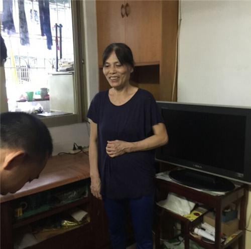 爱心电视机送进家门 越秀区“暖民心 送温暖”活动深暖民心 公益慈善 第12张 爱心电视机送进家门 越秀区“暖民心 送温暖”活动深暖民心 公益慈善 第12张