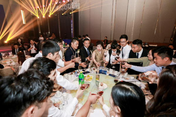 图片6.png 彰显榜样力量 绽放别样风采 2018中房榜广州站颁奖礼盛大开启 房产资讯 第6张 彰显榜样力量 绽放别样风采 2018中房榜广州站颁奖礼盛大开启 房产资讯 第6张