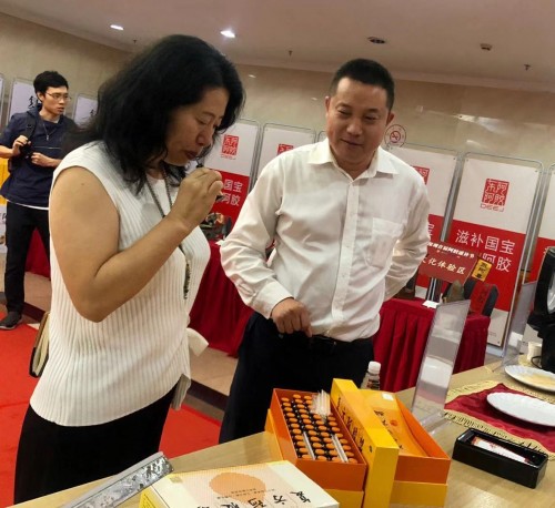 深圳首届阿胶滋补节启动 千名市民共探阿胶滋补养生之道 企业动态 第6张 深圳首届阿胶滋补节启动 千名市民共探阿胶滋补养生之道 企业动态 第6张