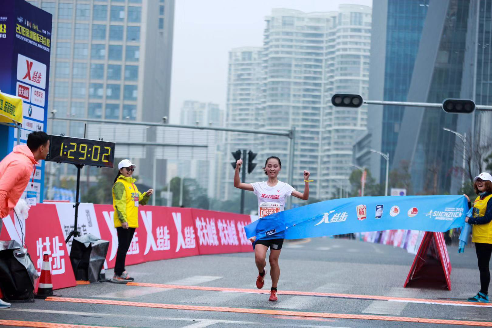 特步竞速160助力殷晓雨深圳马拉松再夺冠 体育竞技 第3张 特步竞速160助力殷晓雨深圳马拉松再夺冠 体育竞技 第3张