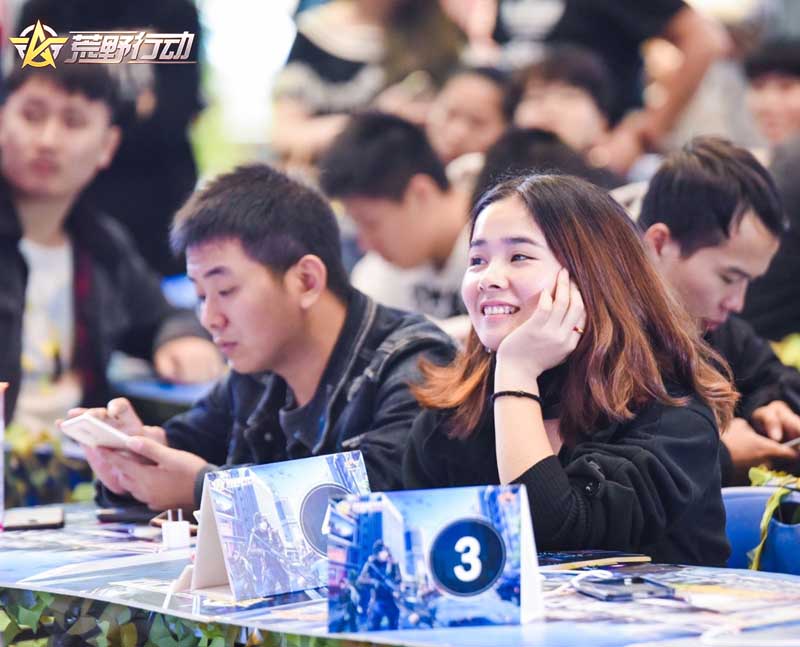 【荒野行动】圣诞雪战,感恩有你