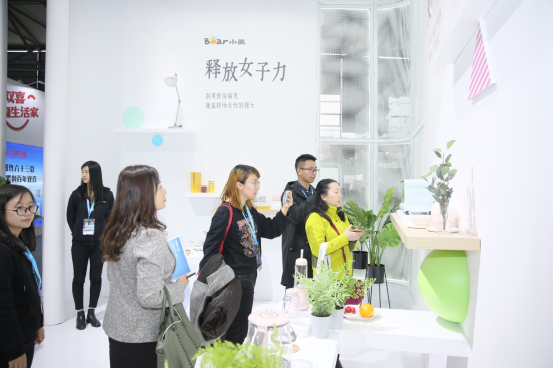 小熊电器亮相AWE,引领新青年走向“生活复兴” 国内资讯 第9张  小熊电器亮相AWE,引领新青年走向“生活复兴” 国内资讯 第9张