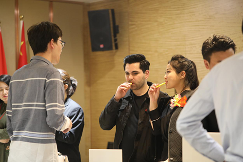 图片4.png 格林波顿“教育创业”公益讲座暨小扁豆掌心蒸汽烟新品发布会在深召开 广东资讯 第4张 格林波顿“教育创业”公益讲座暨小扁豆掌心蒸汽烟新品发布会在深召开 广东资讯 第4张