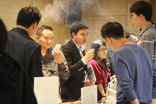 图片5.png 格林波顿“教育创业”公益讲座暨小扁豆掌心蒸汽烟新品发布会在深召开 广东资讯 第5张 格林波顿“教育创业”公益讲座暨小扁豆掌心蒸汽烟新品发布会在深召开 广东资讯 第5张