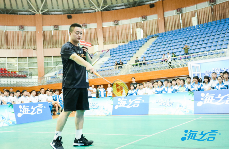 你真的会打羽毛球吗?看完这次世界冠军表演再回答!