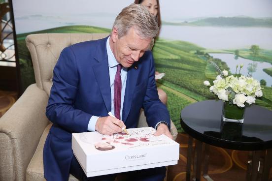 花皙蔻太阳能工厂获德国前总统认可,有机护肤没那么贵 品牌发布 第7张 花皙蔻太阳能工厂获德国前总统认可,有机护肤没那么贵 品牌发布 第7张