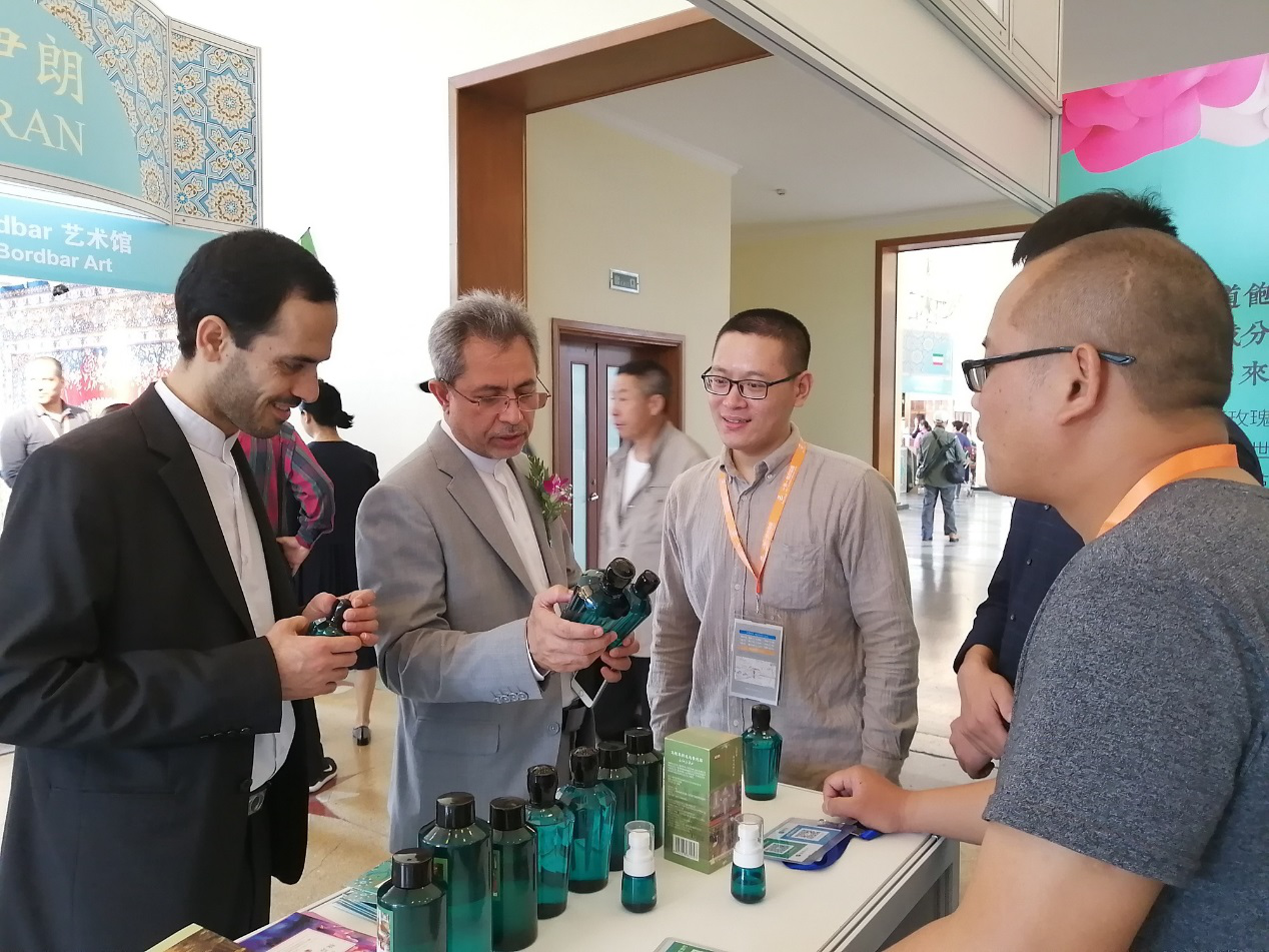 巴莉哲携稀世珍品纯露亮相2019上海一带一路名品展 品牌发布 第2张 巴莉哲携稀世珍品纯露亮相2019上海一带一路名品展 品牌发布 第2张