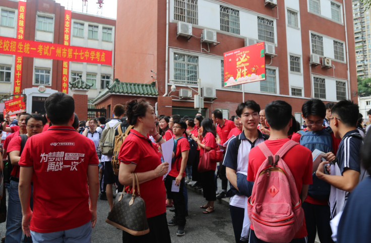 将高考送考进行到底,卓越教育用匠心助力千万学子 教育培训 第3张 将高考送考进行到底,卓越教育用匠心助力千万学子 教育培训 第3张