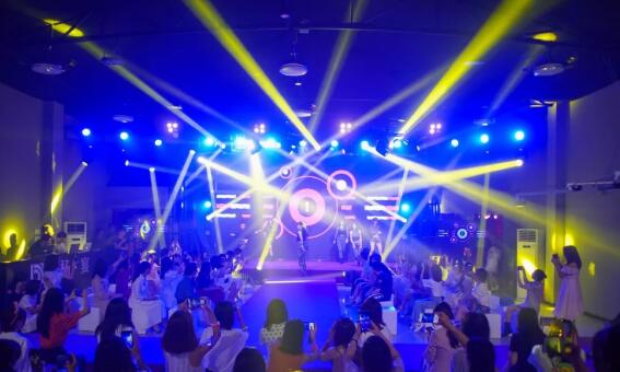 1569563753434197.jpg 洋葱O'MALL联动艾斯臣,提前“剧透”秋冬女鞋潮流 品牌发布 第2张 洋葱O'MALL联动艾斯臣,提前“剧透”秋冬女鞋潮流 品牌发布 第2张