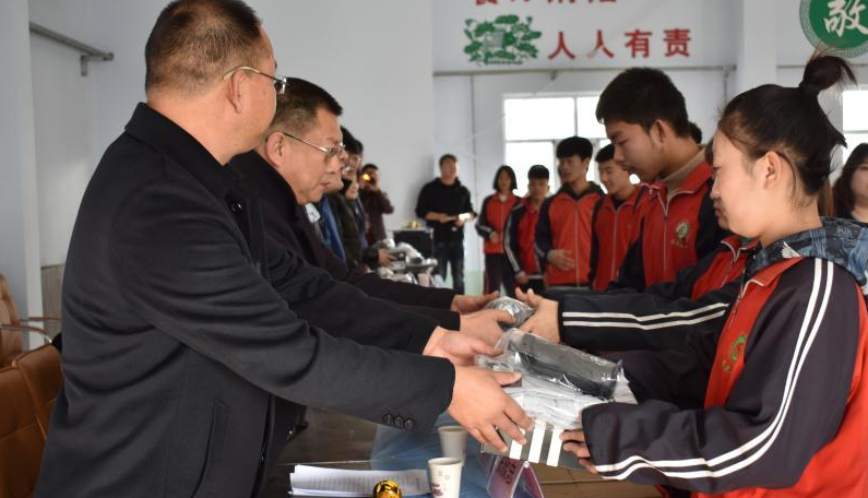 北京朝阳社会组织联合会“温暖阳原”捐赠走进阳原四中