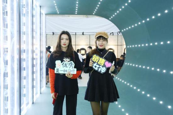 以时尚重新定义中国茶 现代派小罐茶实力诠释“圳”当红 新闻资讯 第2张 以时尚重新定义中国茶 现代派小罐茶实力诠释“圳”当红 新闻资讯 第2张