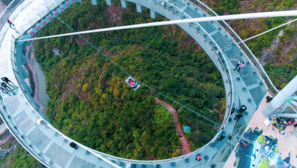 棋手在黄腾峡空中吊床下象棋,网友:高空对决 广州旅游 第3张 棋手在黄腾峡空中吊床下象棋,网友:高空对决 广州旅游 第3张