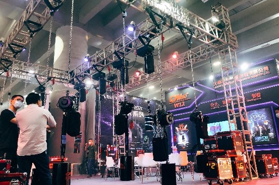 W12新品全球首发,“双重安全”惊艳业界 企业动态 第2张 W12新品全球首发,“双重安全”惊艳业界 企业动态 第2张