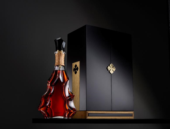 点击打开原图 2021卡慕舞会“黑与白之夜”,尽显奢华意蕴 新闻资讯 第2张 2021卡慕舞会“黑与白之夜”,尽显奢华意蕴 新闻资讯 第2张