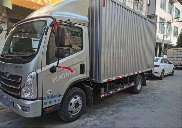 “服装物流达人”韦新春:轻卡跑长途就选领航M5 开得舒服、赚得更多 汽车频道 第3张 “服装物流达人”韦新春:轻卡跑长途就选领航M5 开得舒服、赚得更多 汽车频道 第3张