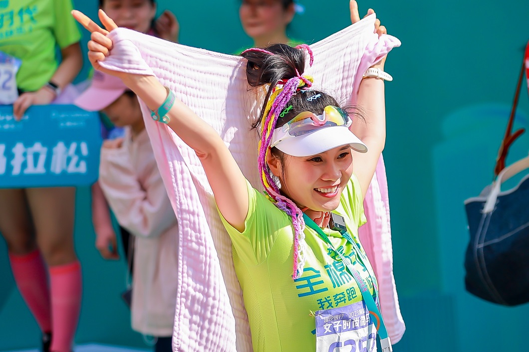 为女性喝彩,稳健医疗、全棉时代助力深圳女子微马鸣枪开跑 新闻资讯 第3张 为女性喝彩,稳健医疗、全棉时代助力深圳女子微马鸣枪开跑 新闻资讯 第3张