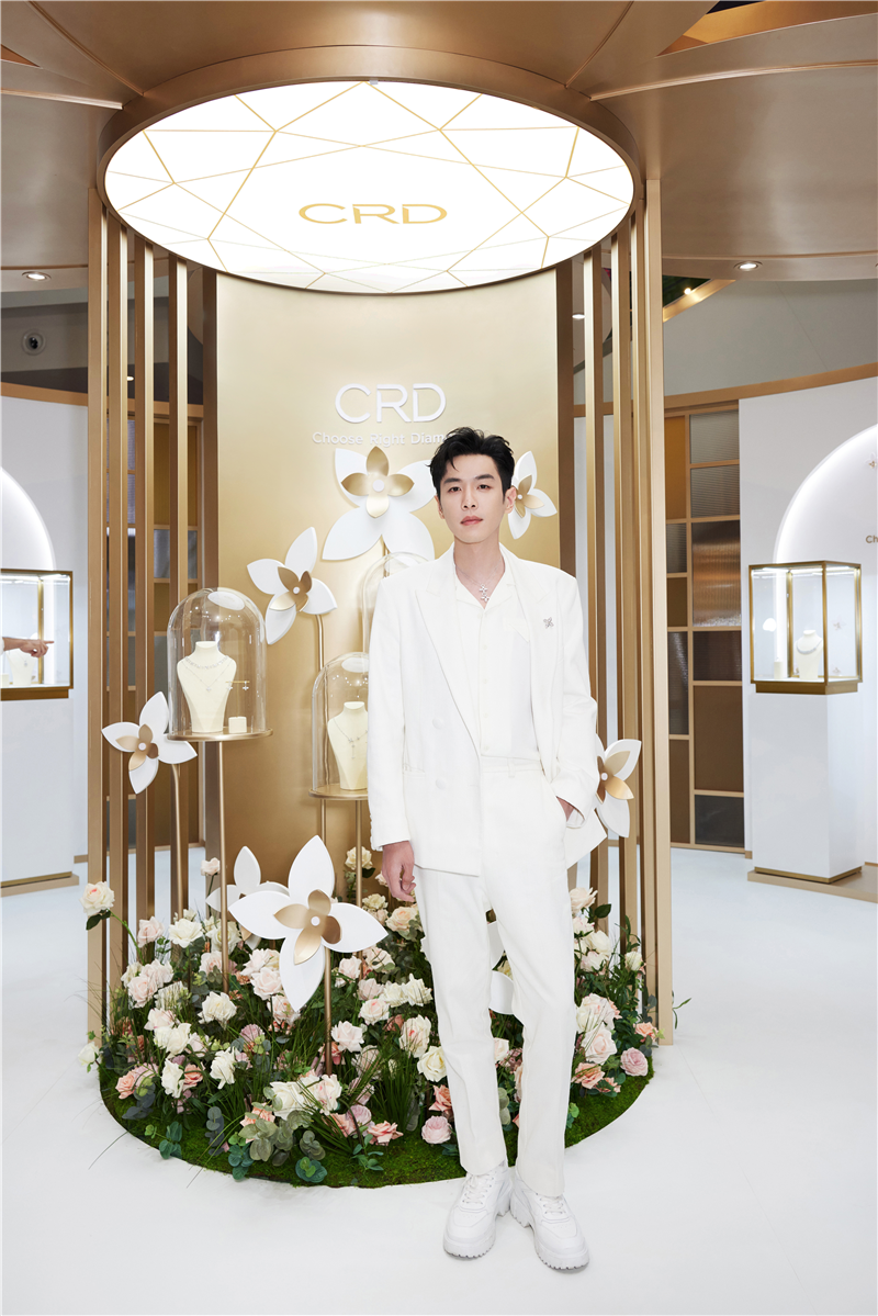 邂逅旖旎繁花,绽放盎然爱意 与CRD克徕帝品牌代言人张若昀共游秘密花园