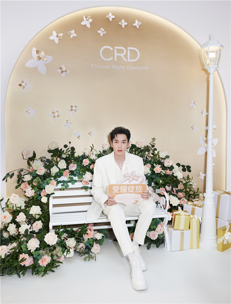 邂逅旖旎繁花,绽放盎然爱意 与CRD克徕帝品牌代言人张若昀共游秘密花园 时尚潮流 第11张 邂逅旖旎繁花,绽放盎然爱意 与CRD克徕帝品牌代言人张若昀共游秘密花园 时尚潮流 第11张