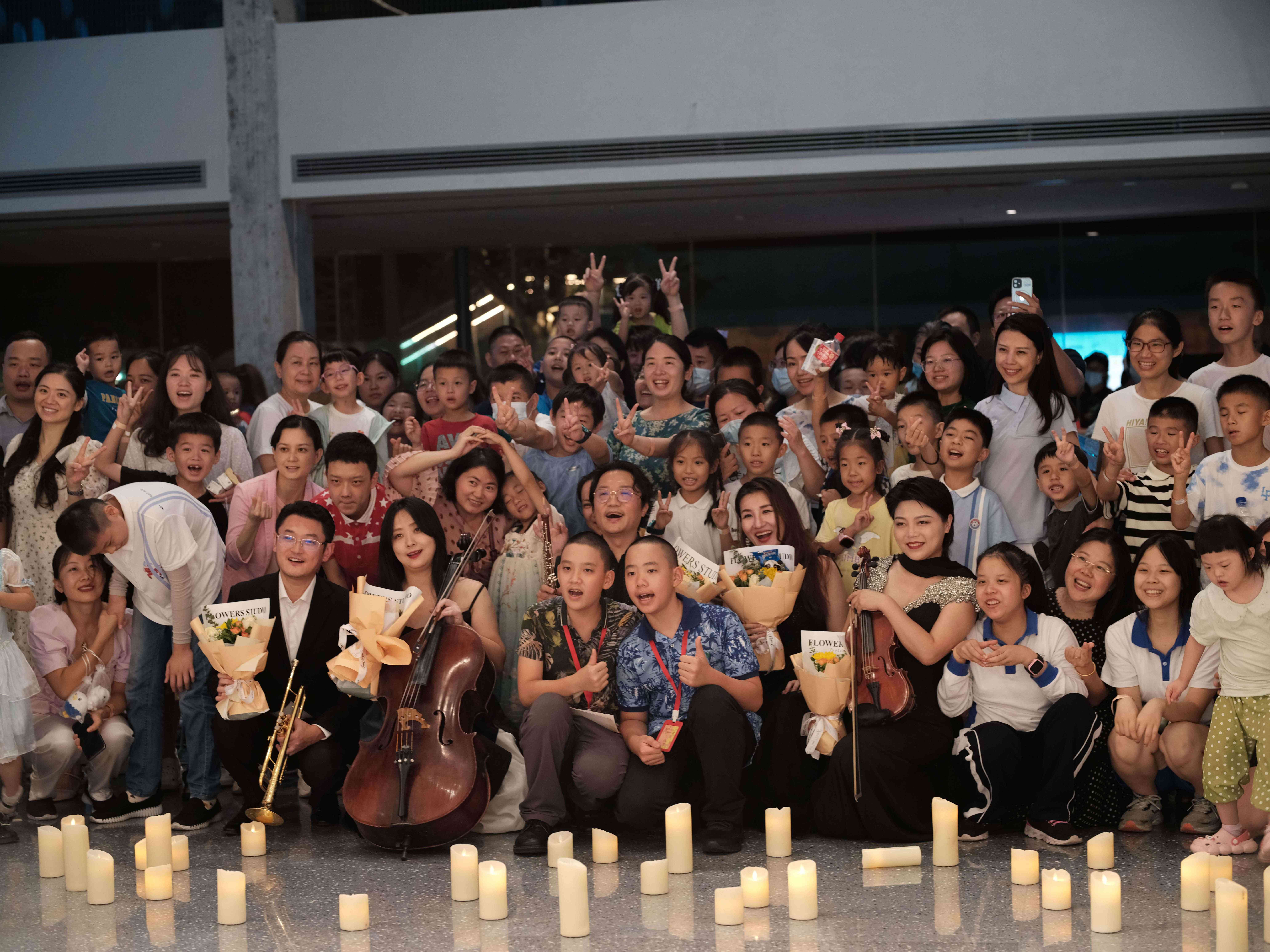 大合影(1)(1).jpg 李秉宸、李秉恒小朋友筹办儿童节公益音乐会 新闻资讯 第1张 李秉宸、李秉恒小朋友筹办儿童节公益音乐会 新闻资讯 第1张