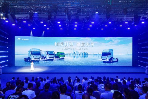 高举“可靠”大旗,科技创新引领,宇通重卡全系新品重磅上市!