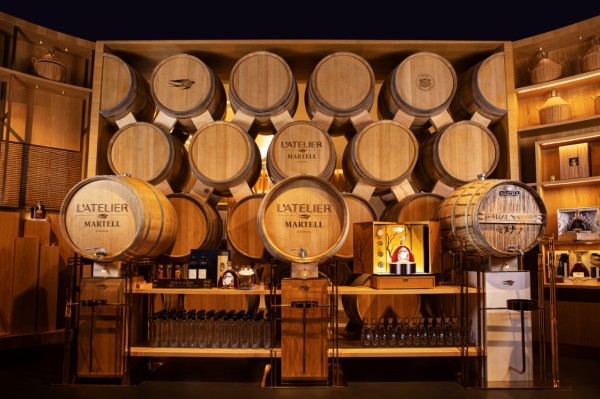 马爹利发布全新水楢木 XO,创新诠释干邑魅力