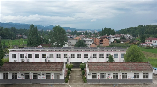 TCL光伏低碳校园首次揭牌,十年内将覆盖600所学校 新闻资讯 第1张 TCL光伏低碳校园首次揭牌,十年内将覆盖600所学校 新闻资讯 第1张