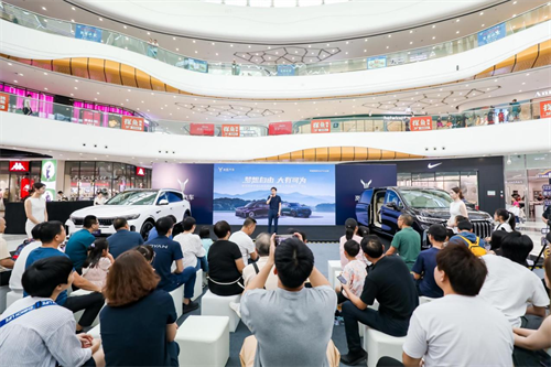 1698636434406321.png 岚图双车上市品鉴会吸引海量车迷前往参观、试驾! 新闻资讯 第9张 岚图双车上市品鉴会吸引海量车迷前往参观、试驾! 新闻资讯 第9张