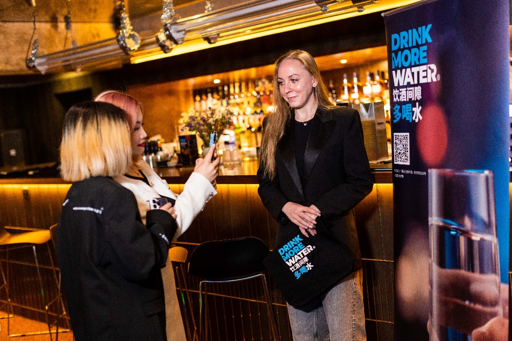 1701138785872757.png 保乐力加中国持续倡导饮酒间隙“多喝水” 助力全国理性饮酒宣传周 新闻资讯 第5张 保乐力加中国持续倡导饮酒间隙“多喝水” 助力全国理性饮酒宣传周 新闻资讯 第5张