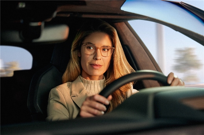 依视路万里路品牌冠名支持《新名字,新未来》“老视”重命名活动 新闻资讯 第3张 依视路万里路品牌冠名支持《新名字,新未来》“老视”重命名活动 新闻资讯 第3张