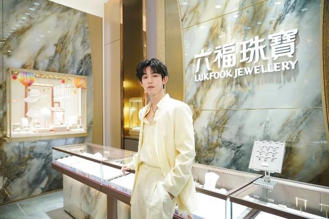 长春郭俊辰空降家乡X六福珠宝高燃庆生 开启福禄狂欢 ——六福珠宝2024周年庆发布会 新闻资讯 第14张 长春郭俊辰空降家乡X六福珠宝高燃庆生 开启福禄狂欢 ——六福珠宝2024周年庆发布会 新闻资讯 第14张
