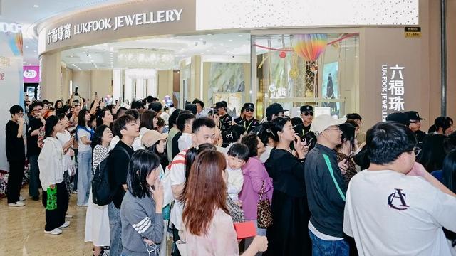 长春郭俊辰空降家乡X六福珠宝高燃庆生 开启福禄狂欢 ——六福珠宝2024周年庆发布会 新闻资讯 第16张 长春郭俊辰空降家乡X六福珠宝高燃庆生 开启福禄狂欢 ——六福珠宝2024周年庆发布会 新闻资讯 第16张