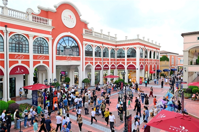 佛罗伦萨小镇黄金周传捷报,业绩客流全方位均衡上涨