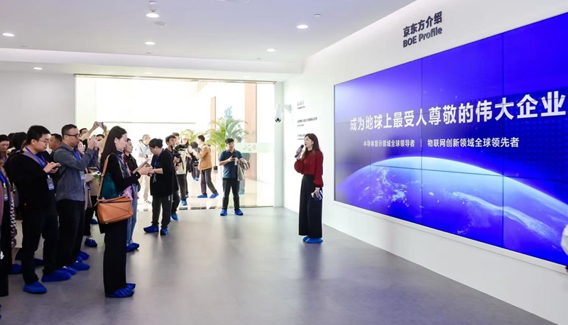 武汉源头生产线揭秘京东方ADS Pro液晶显示技术,全视角无色偏提升“视屏”体验