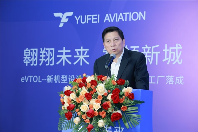 广东羽飞航空发布全球首款超轻型可折叠eVTOL,开启低空文旅新纪元  ——羽兔A100亮相广州花都新工厂,战略合作签约助力产业升级