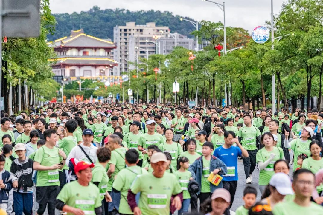 福达·2025揭阳马拉松赛激情开跑！2万名跑者共绘古城新画卷 新闻资讯 第10张