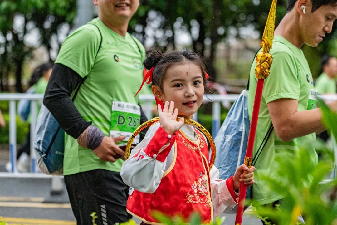 福达·2025揭阳马拉松赛激情开跑！2万名跑者共绘古城新画卷 新闻资讯 第33张