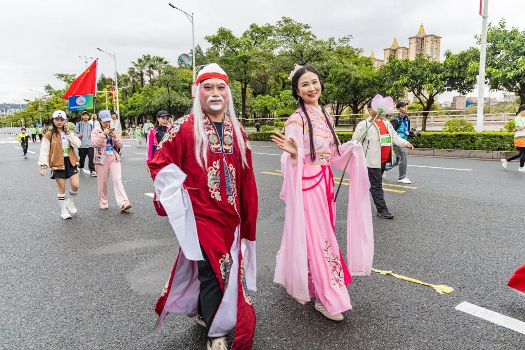 福达·2025揭阳马拉松赛激情开跑！2万名跑者共绘古城新画卷 新闻资讯 第34张