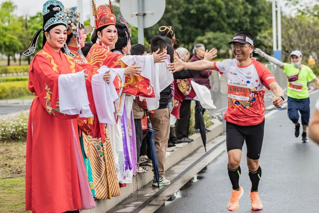 福达·2025揭阳马拉松赛激情开跑！2万名跑者共绘古城新画卷 新闻资讯 第44张