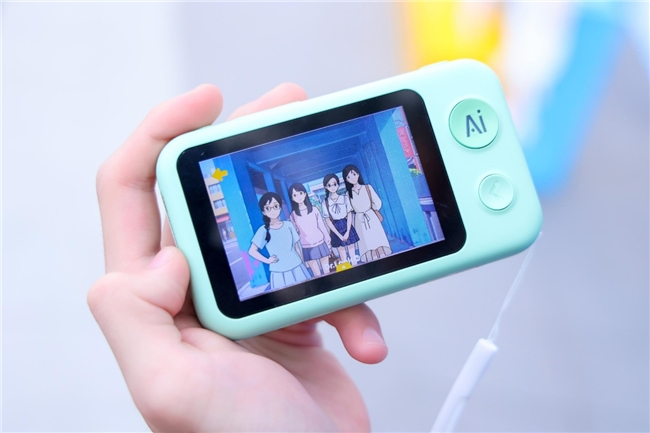 带娃来赤坎赚翻了!簪花体验+噜咔博士AI 拍学机刷新五一文旅体验天花板 新闻资讯 第4张 带娃来赤坎赚翻了!簪花体验+噜咔博士AI 拍学机刷新五一文旅体验天花板 新闻资讯 第4张