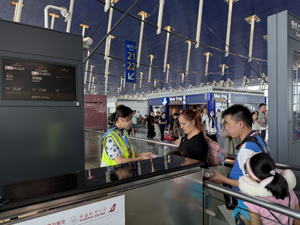 222.png 东航:暑运旺季日均计划执行3200余个航班,第11架C919客机投入运行 新闻资讯 第2张 东航:暑运旺季日均计划执行3200余个航班,第11架C919客机投入运行 新闻资讯 第2张