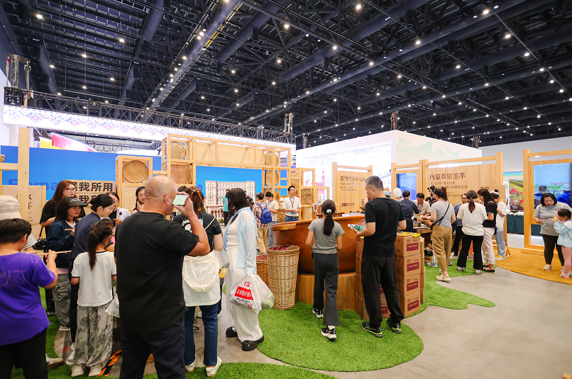 巴奴食材展首登国际舞台,地理标志产品点亮国际博览会 新闻资讯 第1张 巴奴食材展首登国际舞台,地理标志产品点亮国际博览会 新闻资讯 第1张