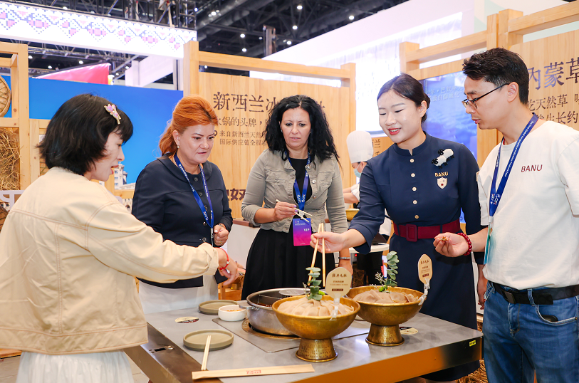 巴奴食材展首登国际舞台,地理标志产品点亮国际博览会 新闻资讯 第4张 巴奴食材展首登国际舞台,地理标志产品点亮国际博览会 新闻资讯 第4张