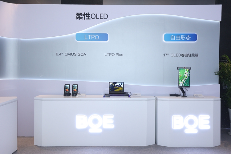 微信图片_2025-10-15_031542_565.jpg 京东方柔性OLED旗舰新品发布 携手OPPO一加共同开启中国屏幕刷新时刻 国内资讯 第4张 京东方柔性OLED旗舰新品发布 携手OPPO一加共同开启中国屏幕刷新时刻 国内资讯 第4张