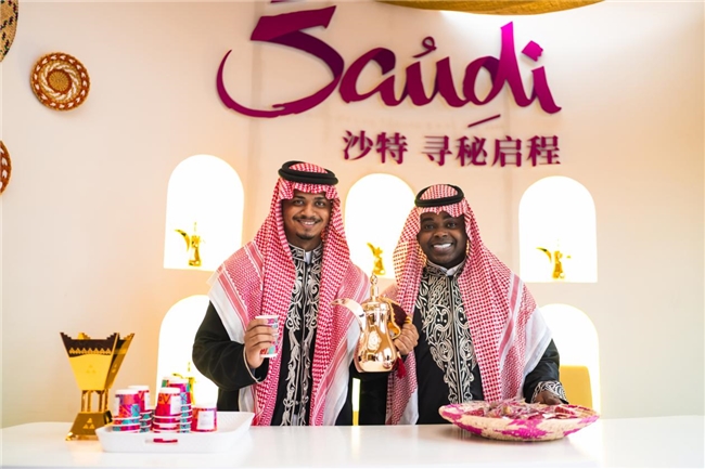 上海“沙特小镇”首日爆满!一秒穿越阿拉伯,沉浸式体验圈粉无数 新闻资讯 第7张 上海“沙特小镇”首日爆满!一秒穿越阿拉伯,沉浸式体验圈粉无数 新闻资讯 第7张