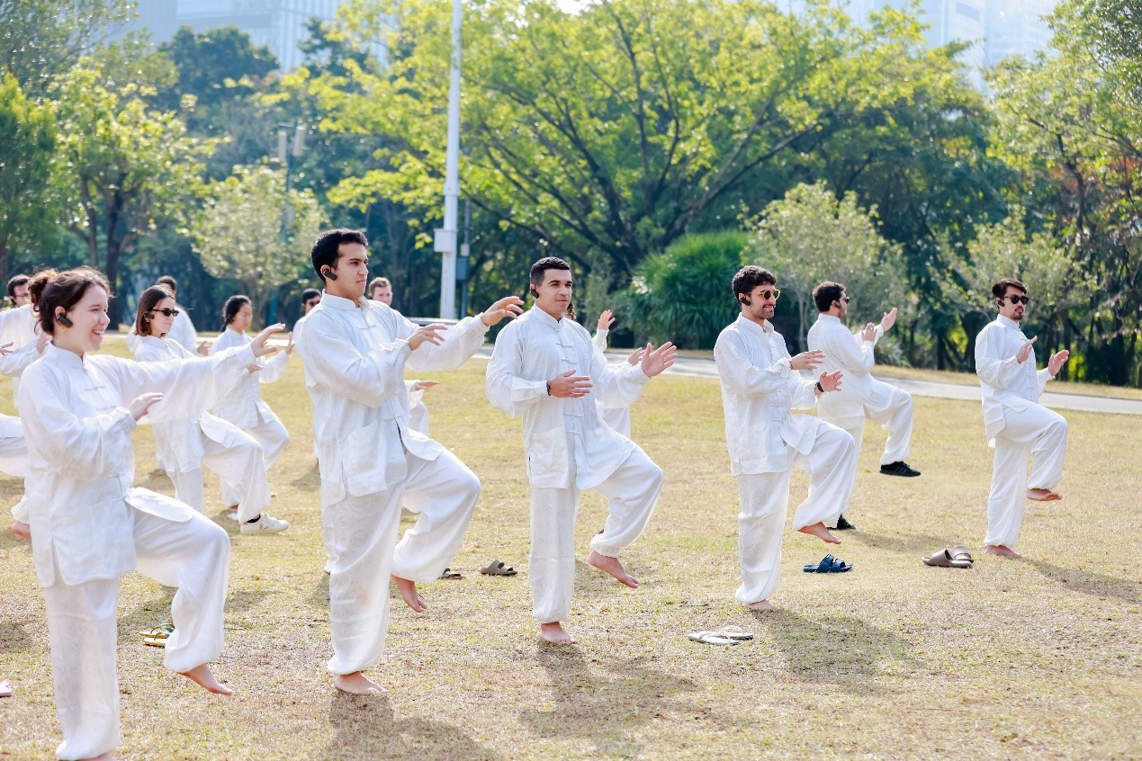 1767669228676832.jpg 文脉相融,山海相逢 |专属定制・深度沉浸:IESE MBA×港大经管跨文化商业学习之旅 新闻资讯 第3张 文脉相融,山海相逢 |专属定制・深度沉浸:IESE MBA×港大经管跨文化商业学习之旅 新闻资讯 第3张