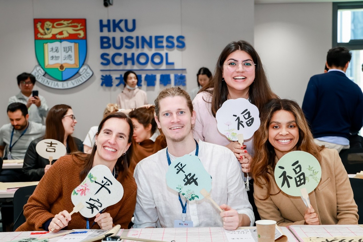 1767669220422906.jpg 文脉相融,山海相逢 |专属定制・深度沉浸:IESE MBA×港大经管跨文化商业学习之旅 新闻资讯 第2张 文脉相融,山海相逢 |专属定制・深度沉浸:IESE MBA×港大经管跨文化商业学习之旅 新闻资讯 第2张