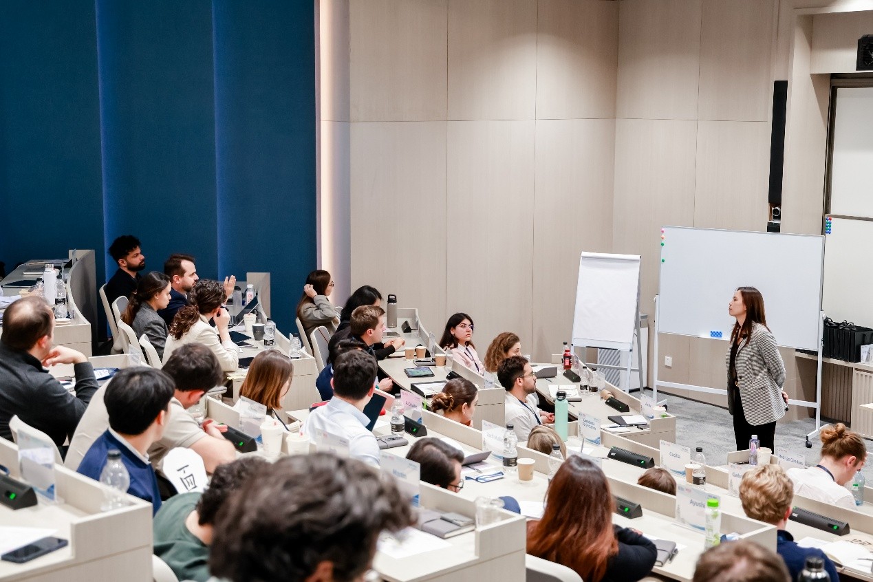 1767669251855929.jpg 文脉相融,山海相逢 |专属定制・深度沉浸:IESE MBA×港大经管跨文化商业学习之旅 新闻资讯 第6张 文脉相融,山海相逢 |专属定制・深度沉浸:IESE MBA×港大经管跨文化商业学习之旅 新闻资讯 第6张