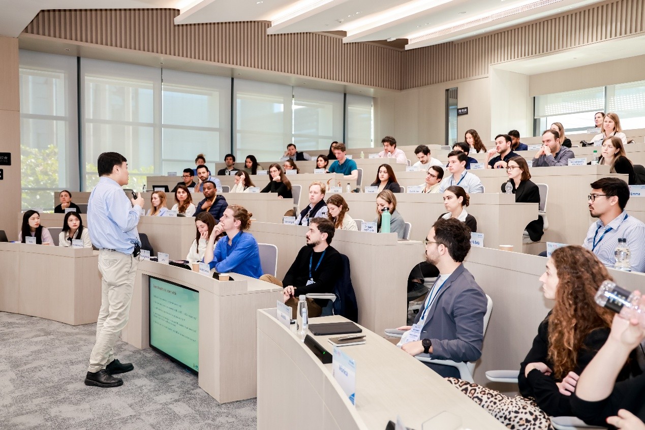 1767669265477228.jpg 文脉相融,山海相逢 |专属定制・深度沉浸:IESE MBA×港大经管跨文化商业学习之旅 新闻资讯 第8张 文脉相融,山海相逢 |专属定制・深度沉浸:IESE MBA×港大经管跨文化商业学习之旅 新闻资讯 第8张