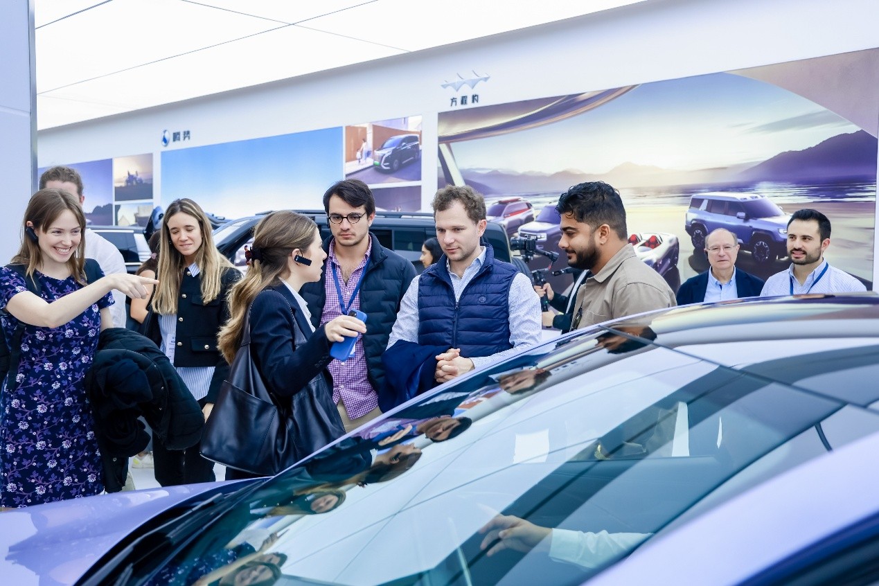 1767669286880916.jpg 文脉相融,山海相逢 |专属定制・深度沉浸:IESE MBA×港大经管跨文化商业学习之旅 新闻资讯 第11张 文脉相融,山海相逢 |专属定制・深度沉浸:IESE MBA×港大经管跨文化商业学习之旅 新闻资讯 第11张