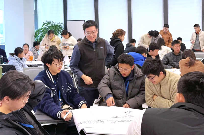 香港科技大学“卓越先修计划”首登上海 ,“AI实践力”冬令营引领上百名高中生沉浸AI实战 新闻资讯 第2张 香港科技大学“卓越先修计划”首登上海 ,“AI实践力”冬令营引领上百名高中生沉浸AI实战 新闻资讯 第2张